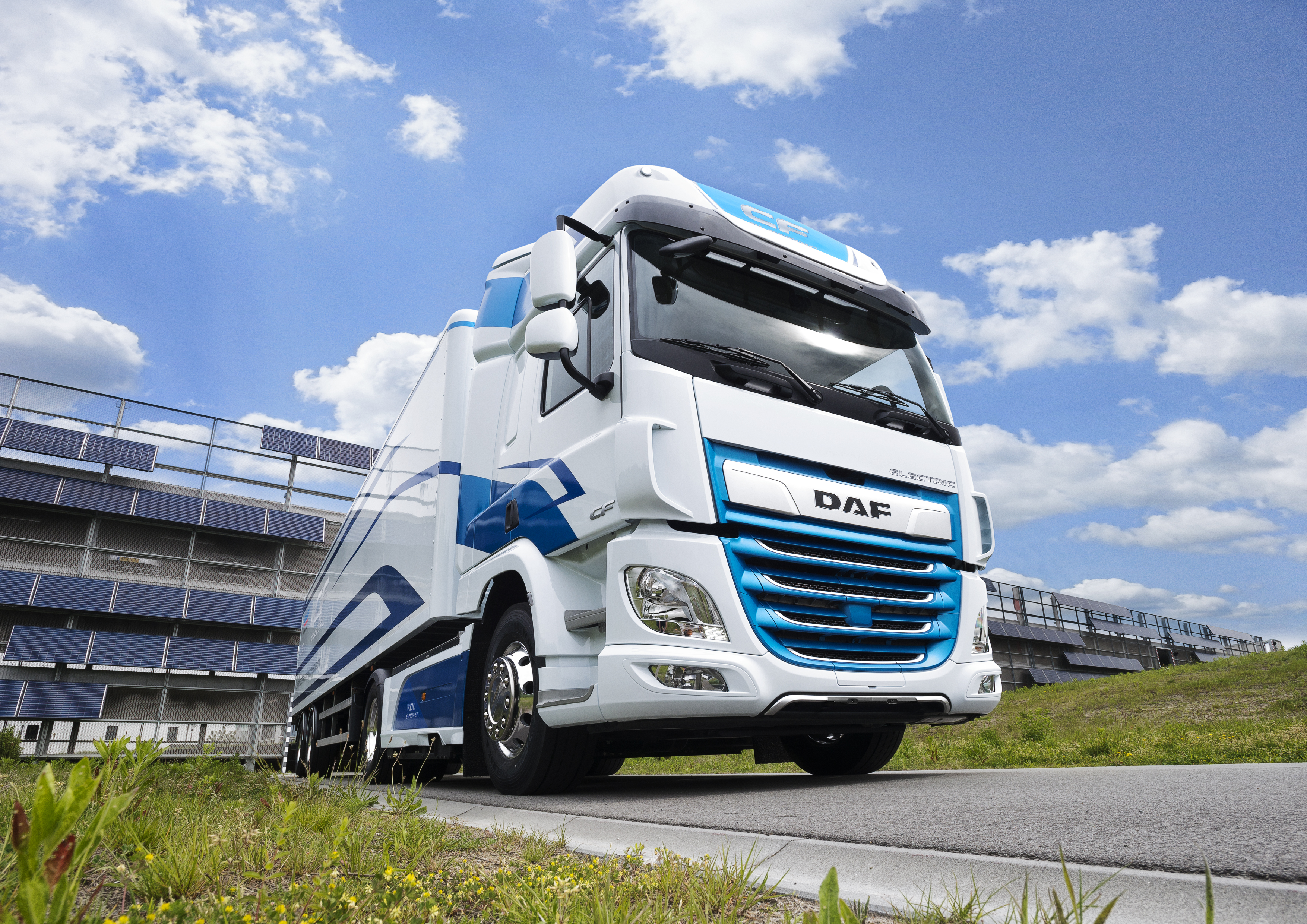 Новый тягач. DAF CF тягач 2020. Даф CF Electric. DAF cf2018. DAF 2022.